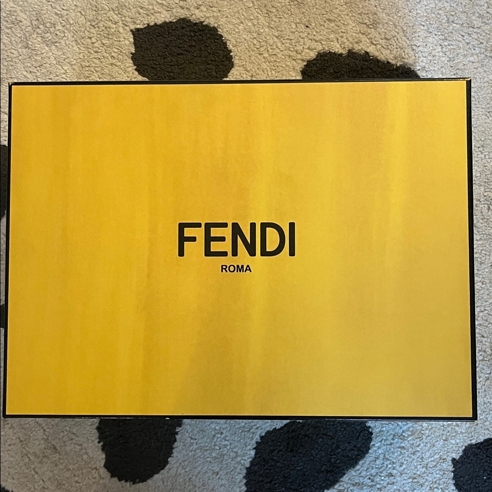 Fendi Vibrant Yellow Packaging n4